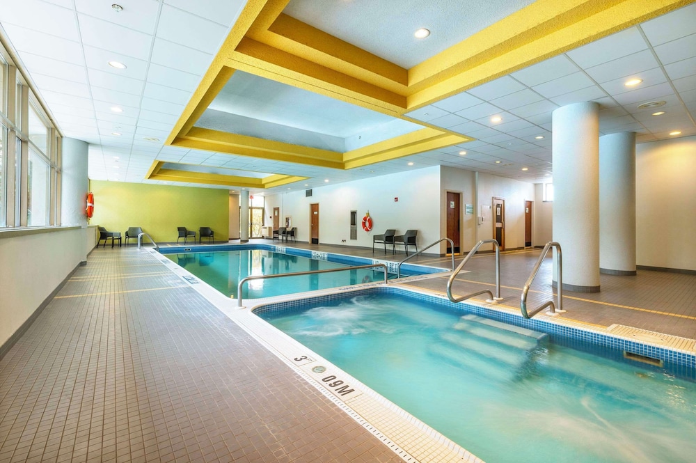 Allure Hotel & Conference Centre 22/50