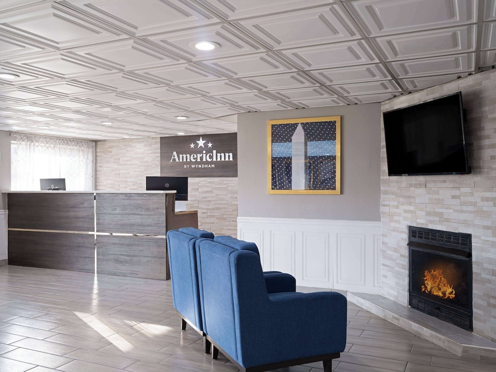 AmericInn by Wyndham Woodstock IL 46/50