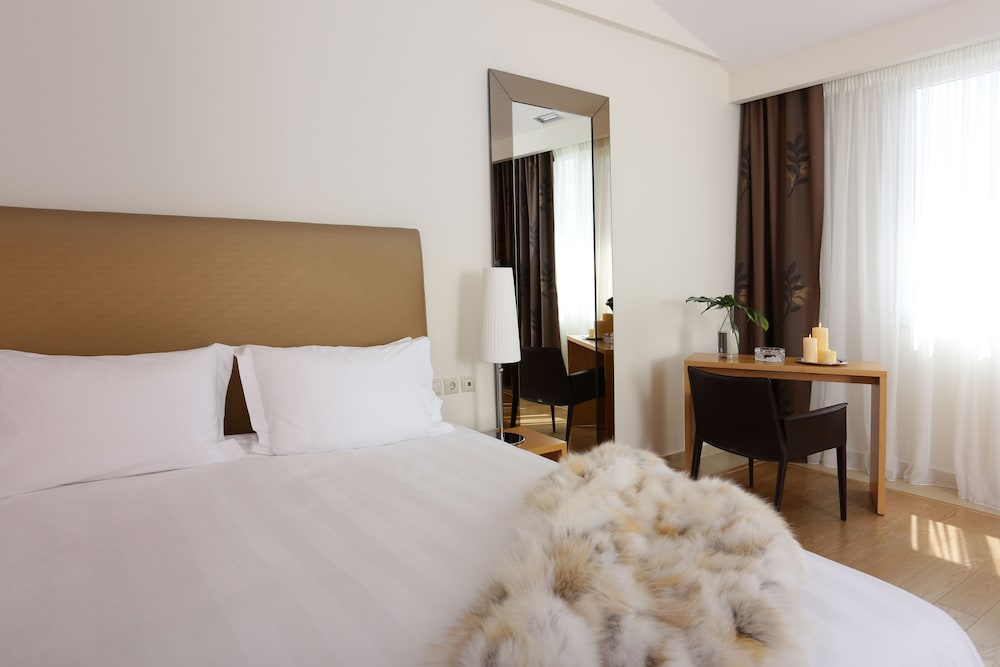 HOTEL CHLOE 7/50