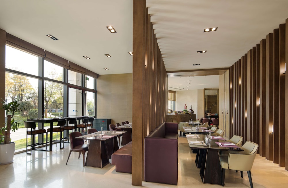 Radisson Blu Zhengzhou Huiji 42/58
