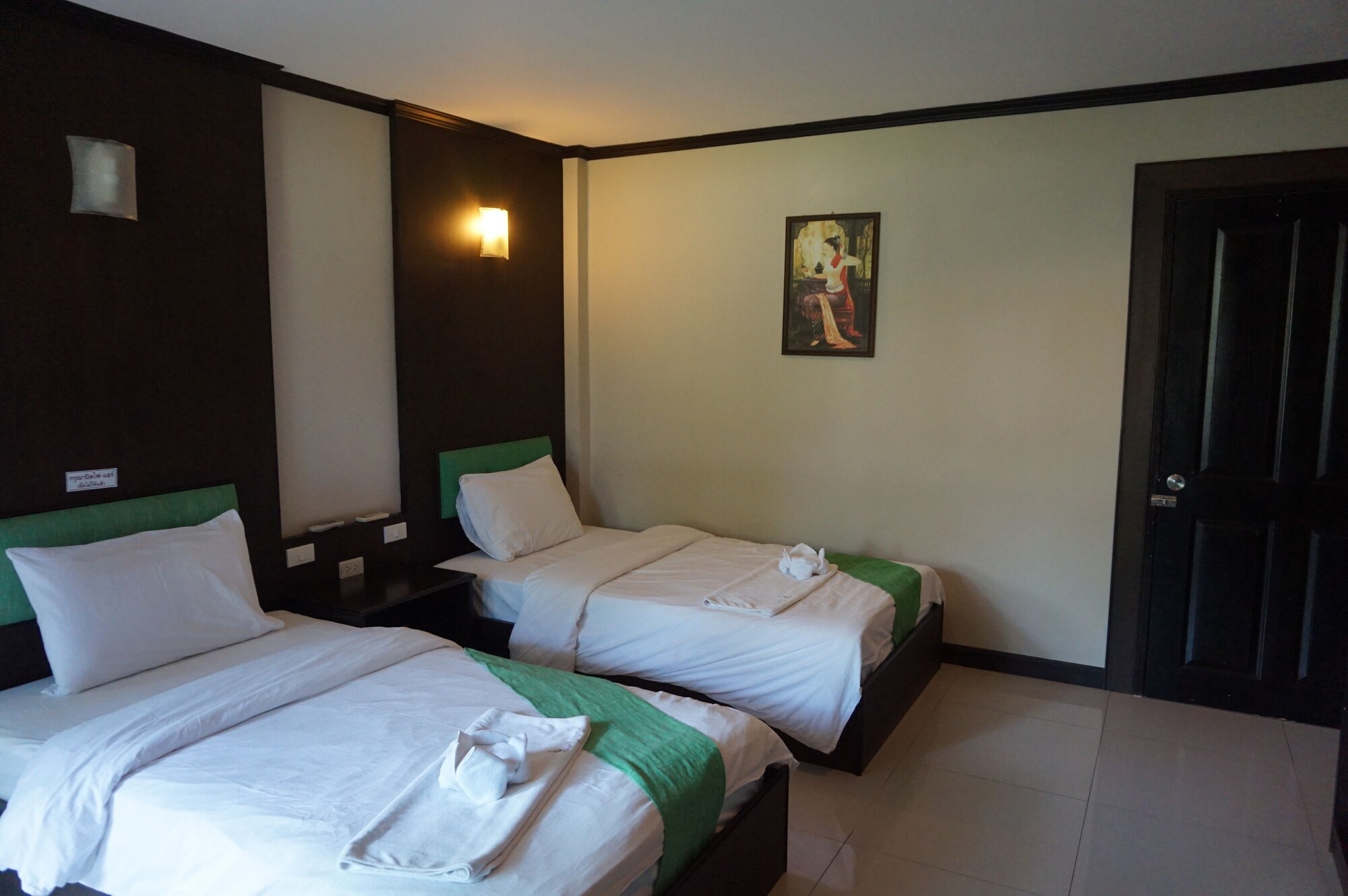 ROOM, TWIN BEDS