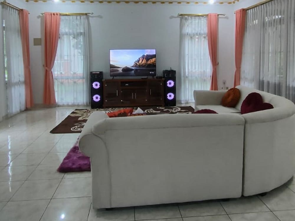 Villa Kota Bunga Anyelir 38/51
