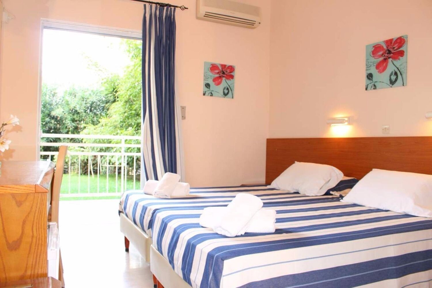 Standard, Twin Beds
