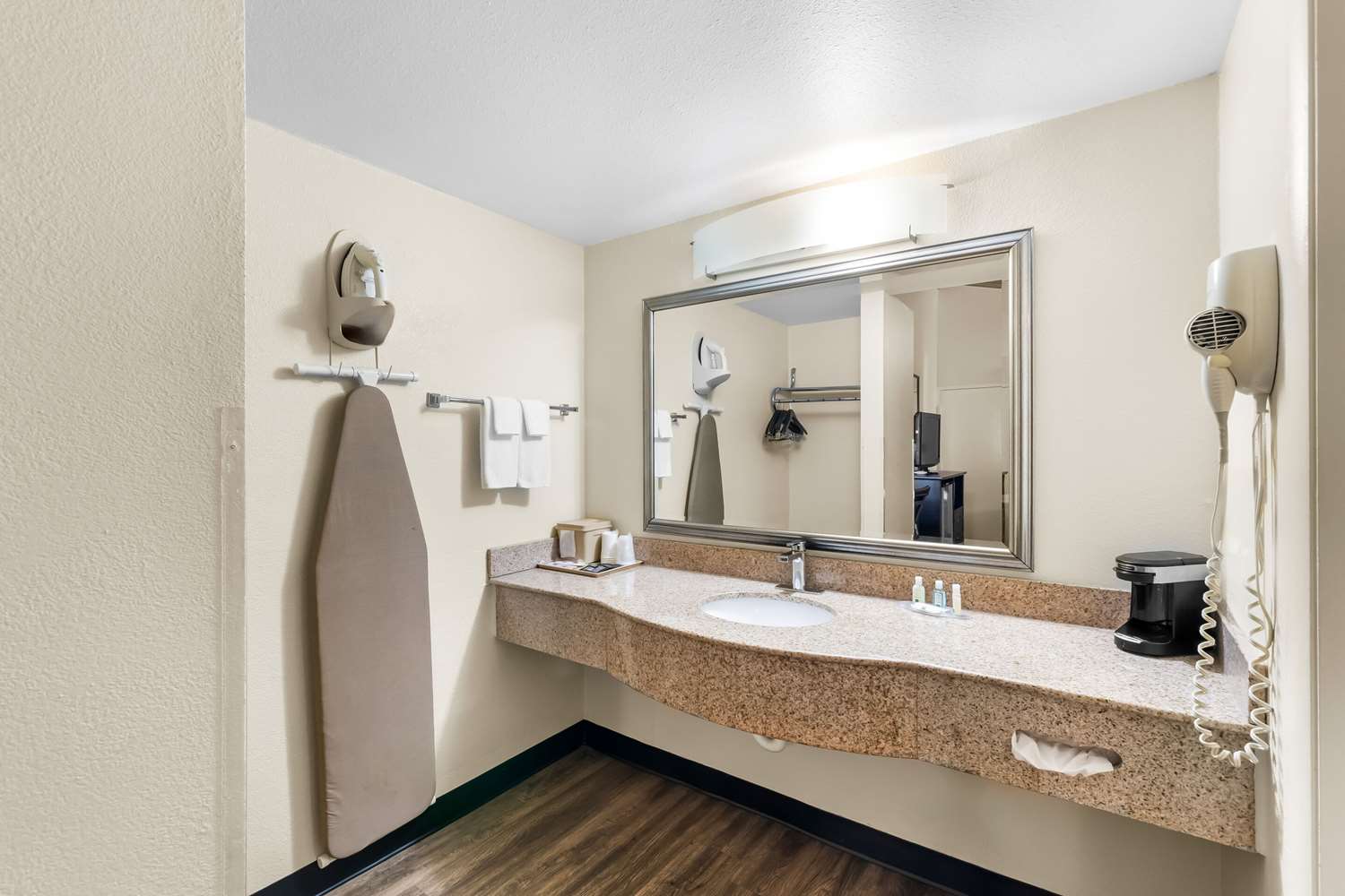 Quality Inn Tullahoma, TN 35/36