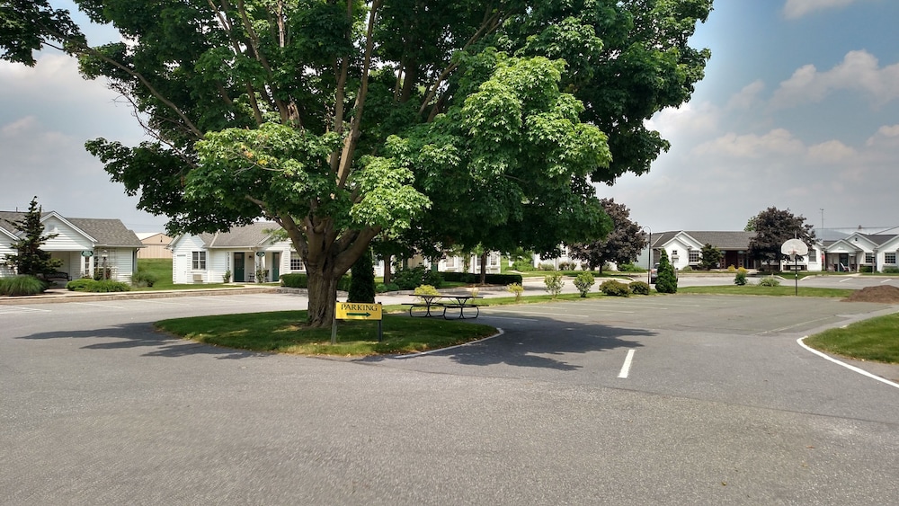 Spruce Lane Lodge & Cottages 27/35