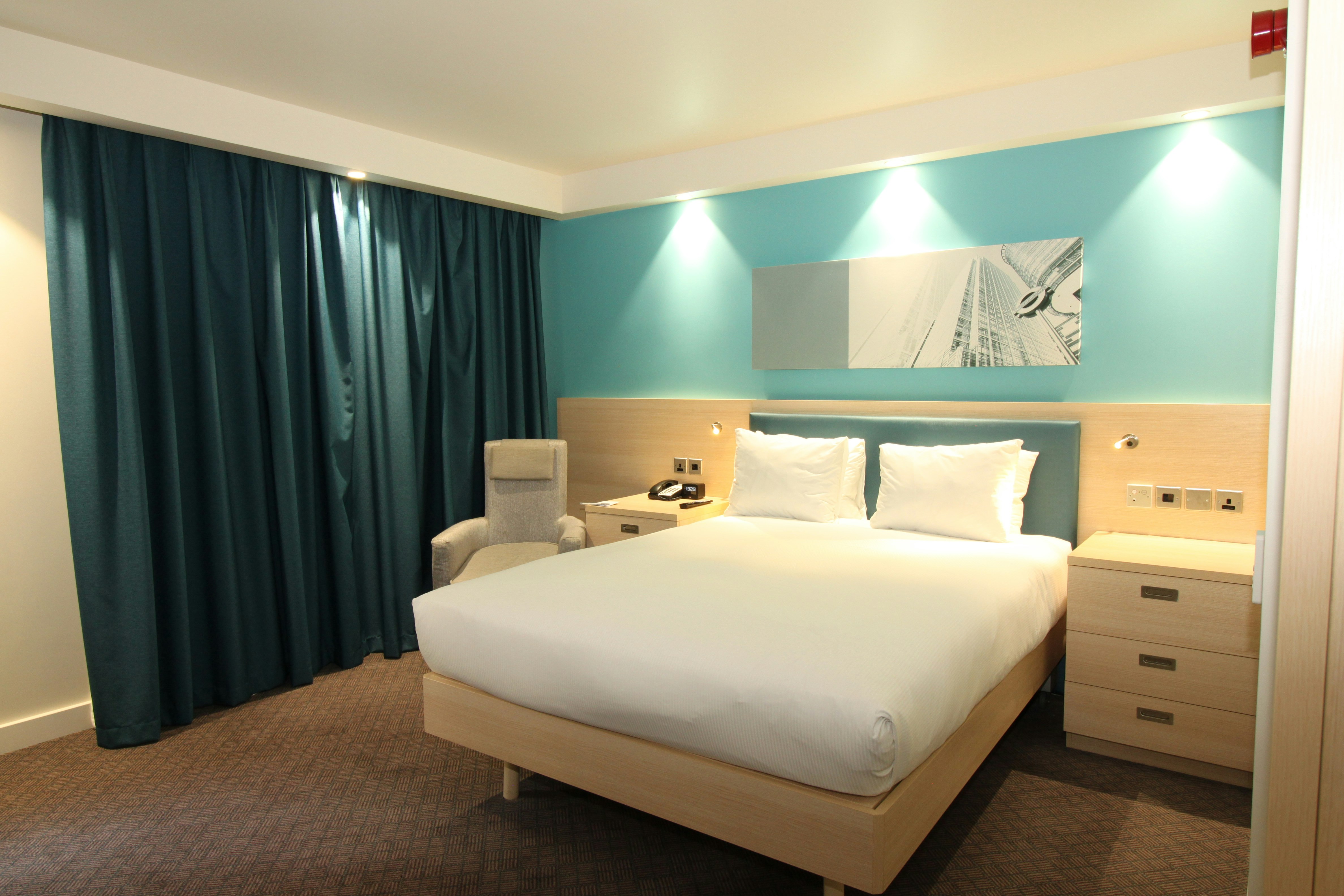ROOM, QUEEN BED, ACCESSIBLE