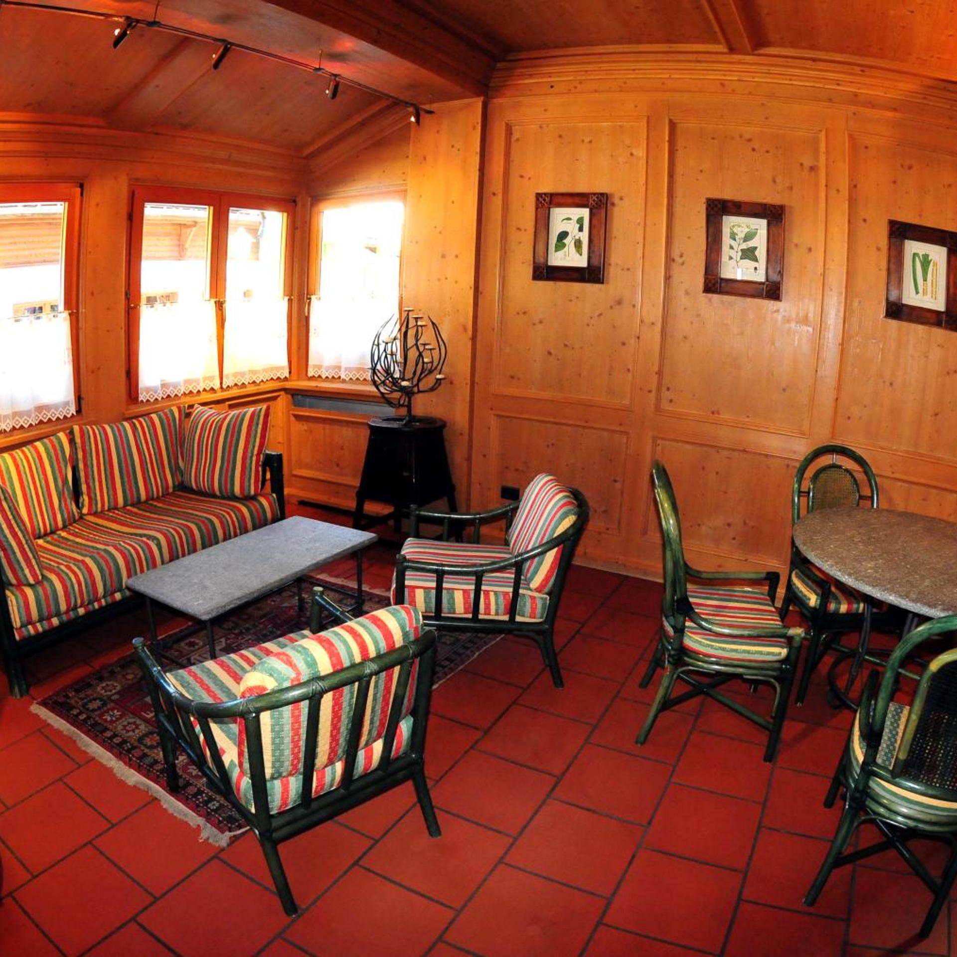 Dufour Hotel 35/42