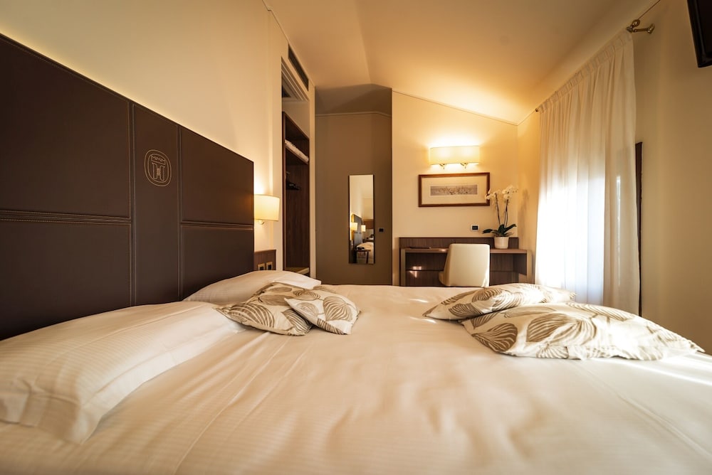 Room, Single, Double Bed