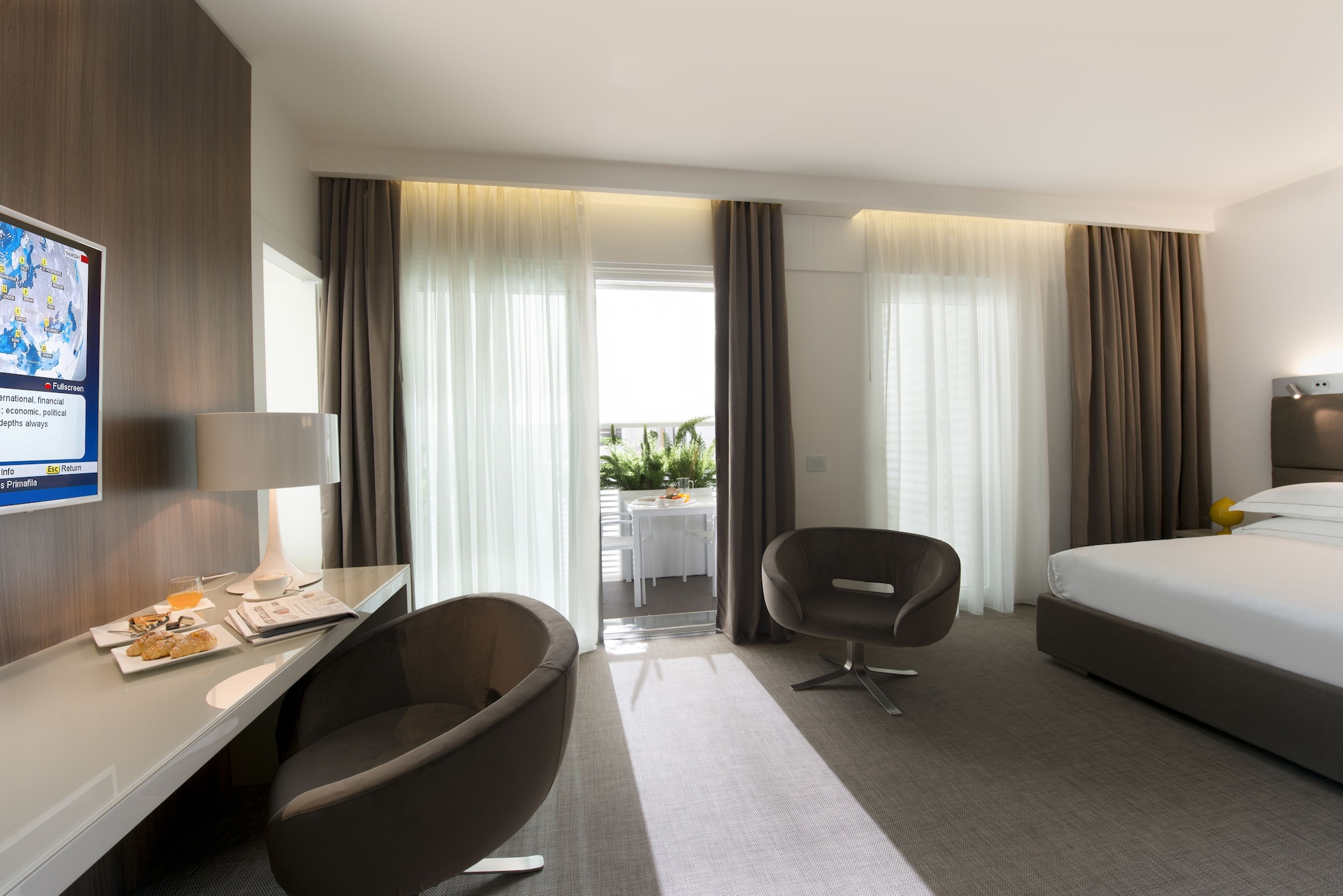 STANDARD, KING BED, BALCONY