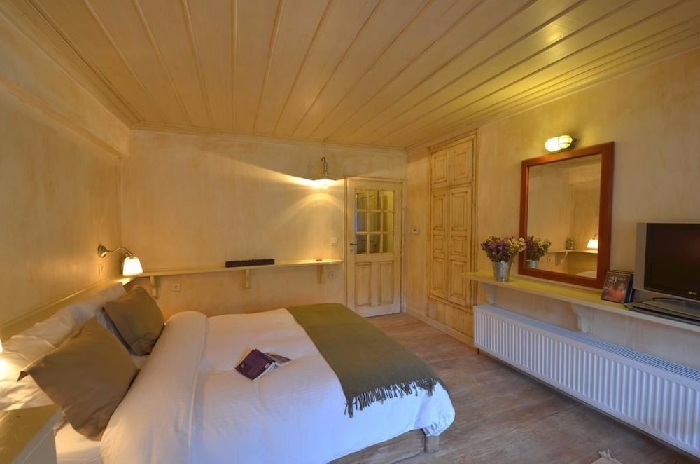 Papaevangelou Hotel 16/66