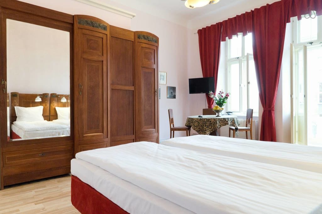 SUPERIOR, KING BED