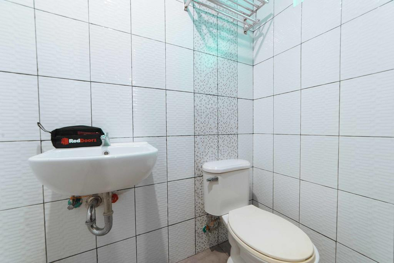 Reddoorz, Double Bed، RedDoorz @ Traveler's Inn Bajada Davao 2/4