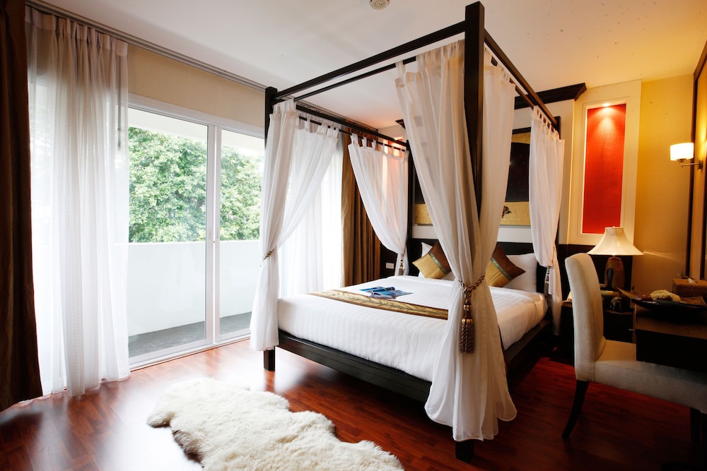 Mirth Sathorn Hotel 12/39