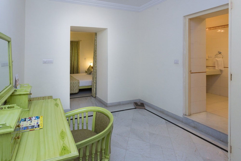 GARDEN HOTEL 27/48
