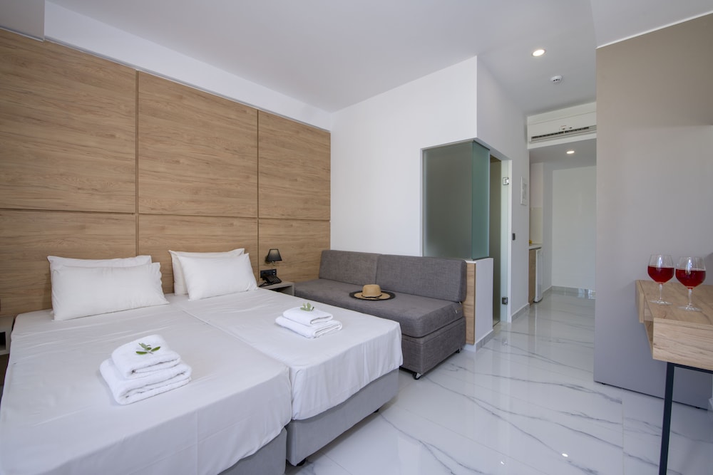 غرفة سوبيريور بسريرين منفصلين بإطلالة على المسبح مع أريكة، Marika Hotel Chania 3/6