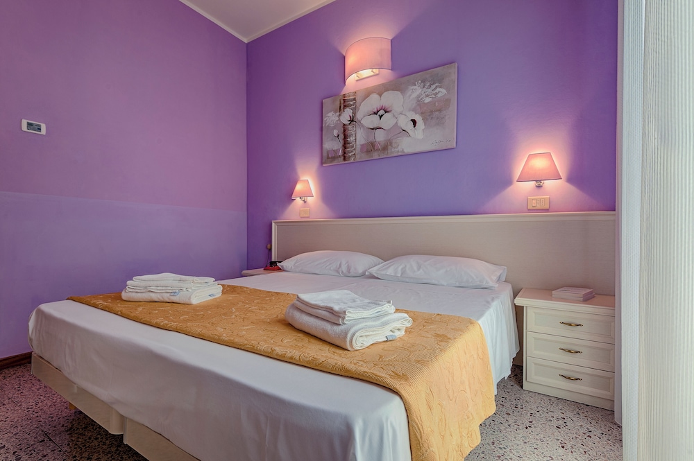 HOTEL PLAZA 24/53