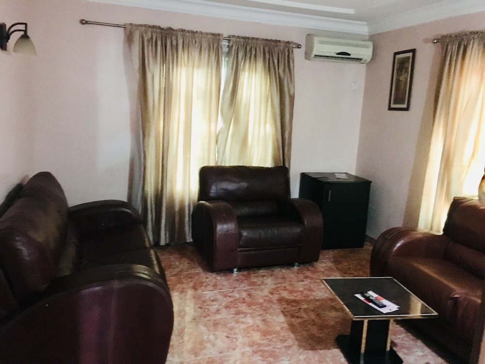Hymax Grace Hotel And Suites 16/29