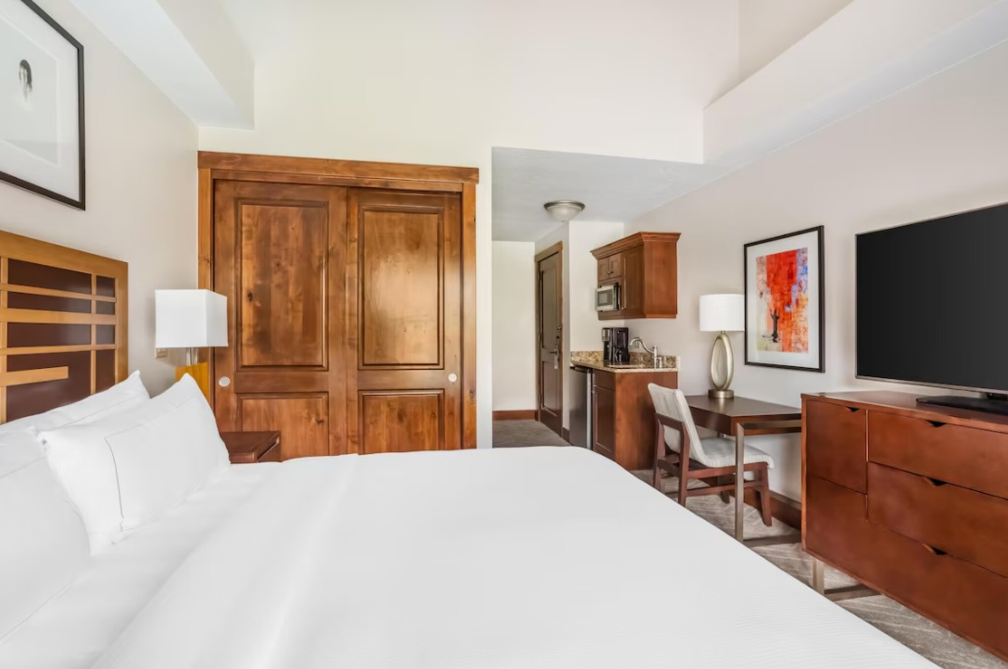Studio, 1 King or 2 Queen Beds, Kitchenette
