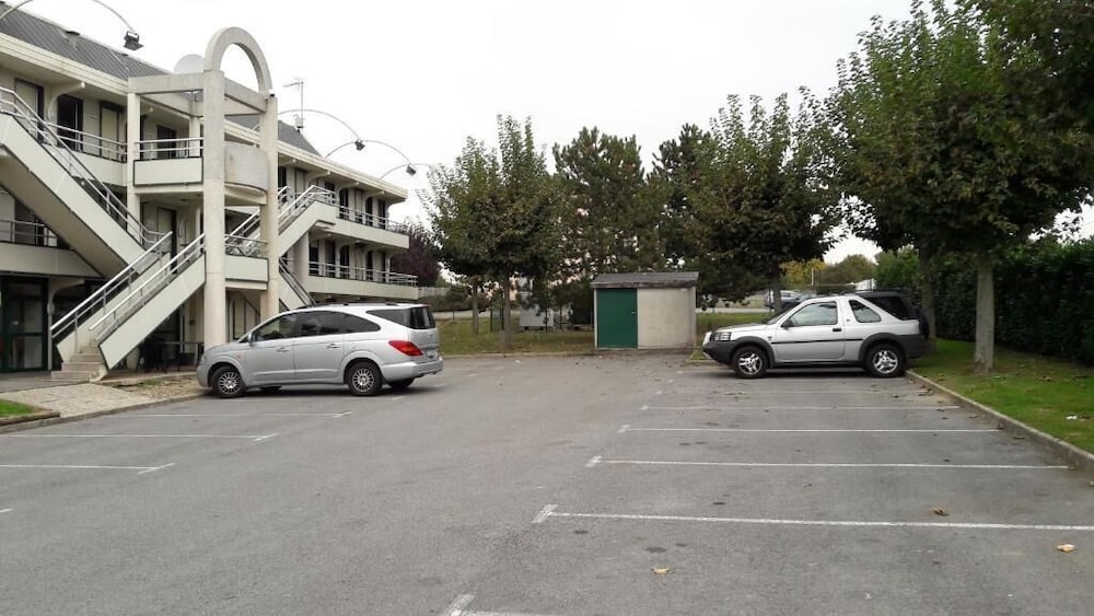 Premiere Classe Compiegne - Jaux 38/50