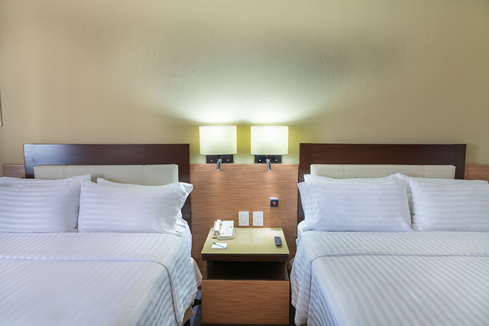 HOLIDAY INN SELECT GUADALAJARA 15/72