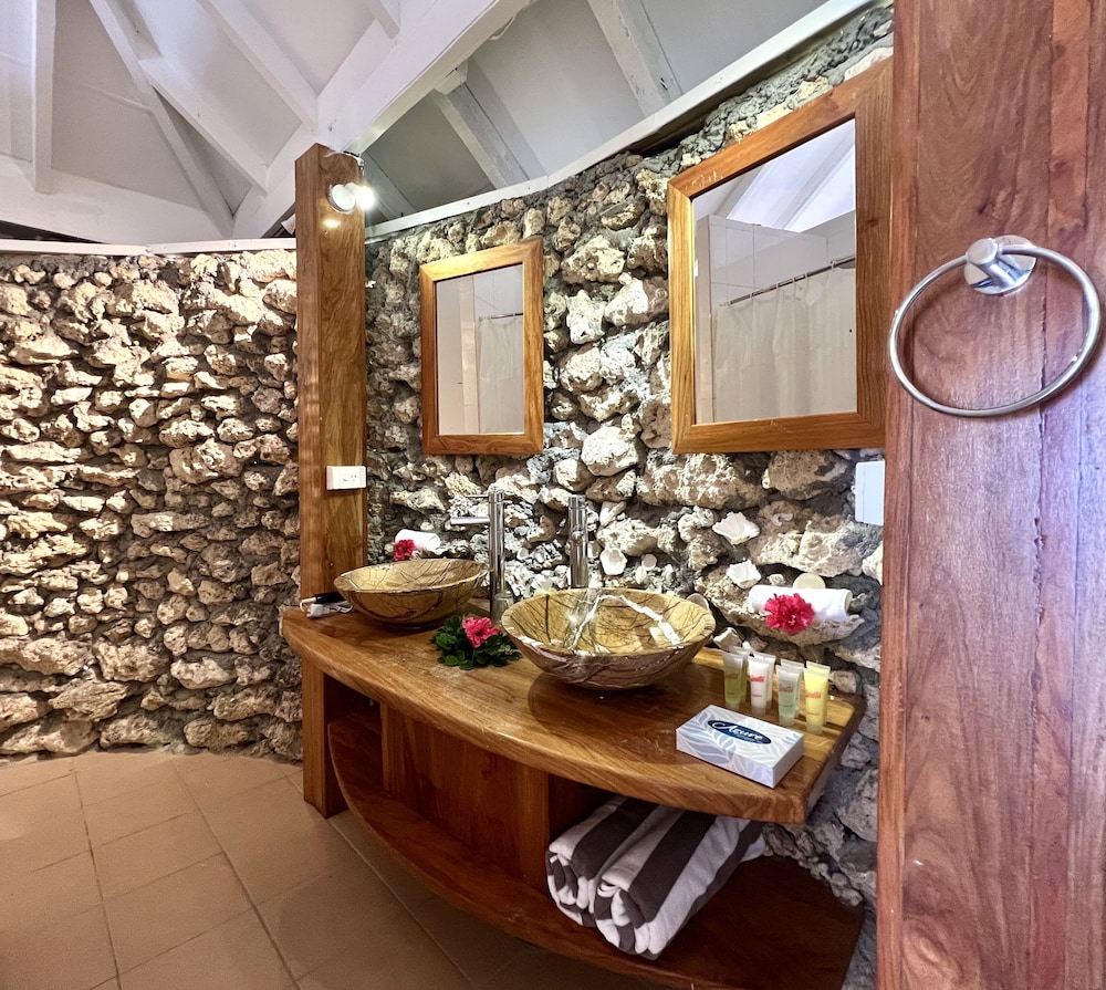 Coco Beach Resort 44/66
