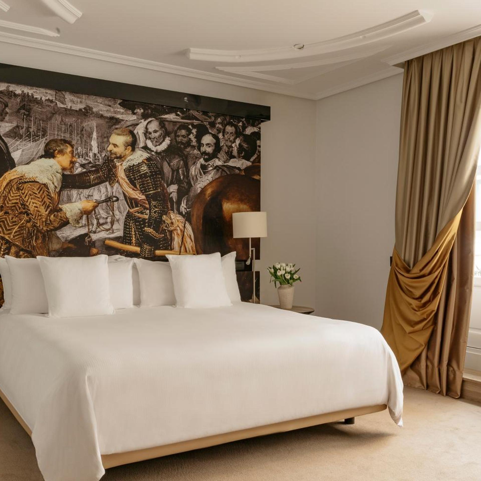Red Level, Penthouse Suite, Sofa
