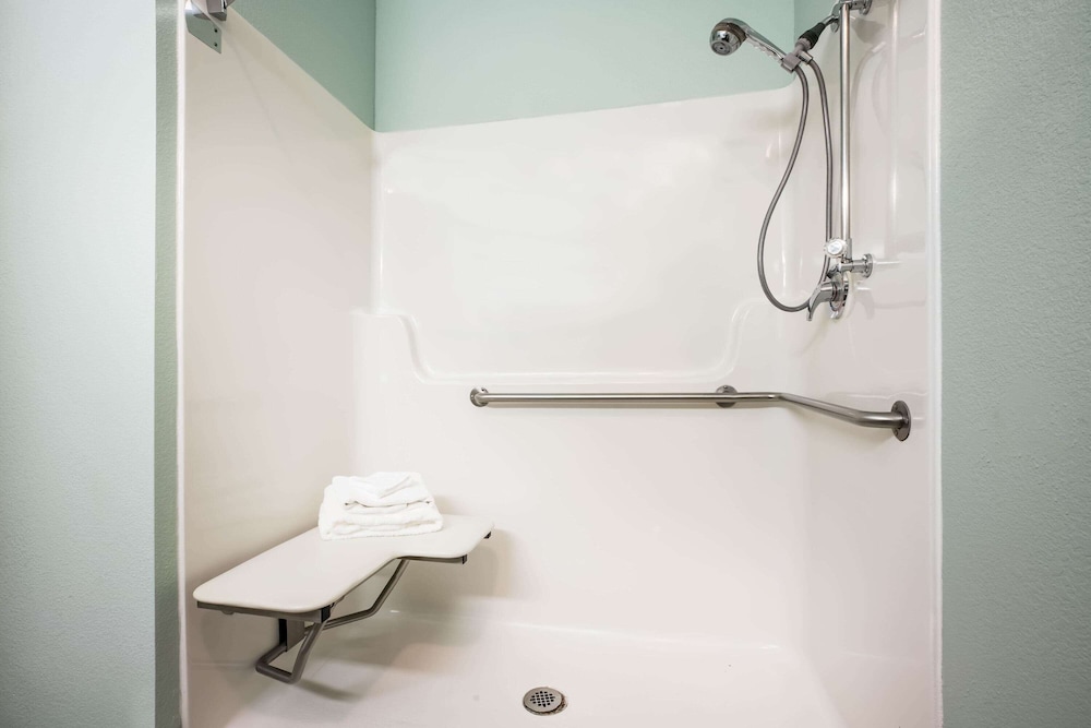 La Quinta Inn Suites By Wyndham Newport 10/40