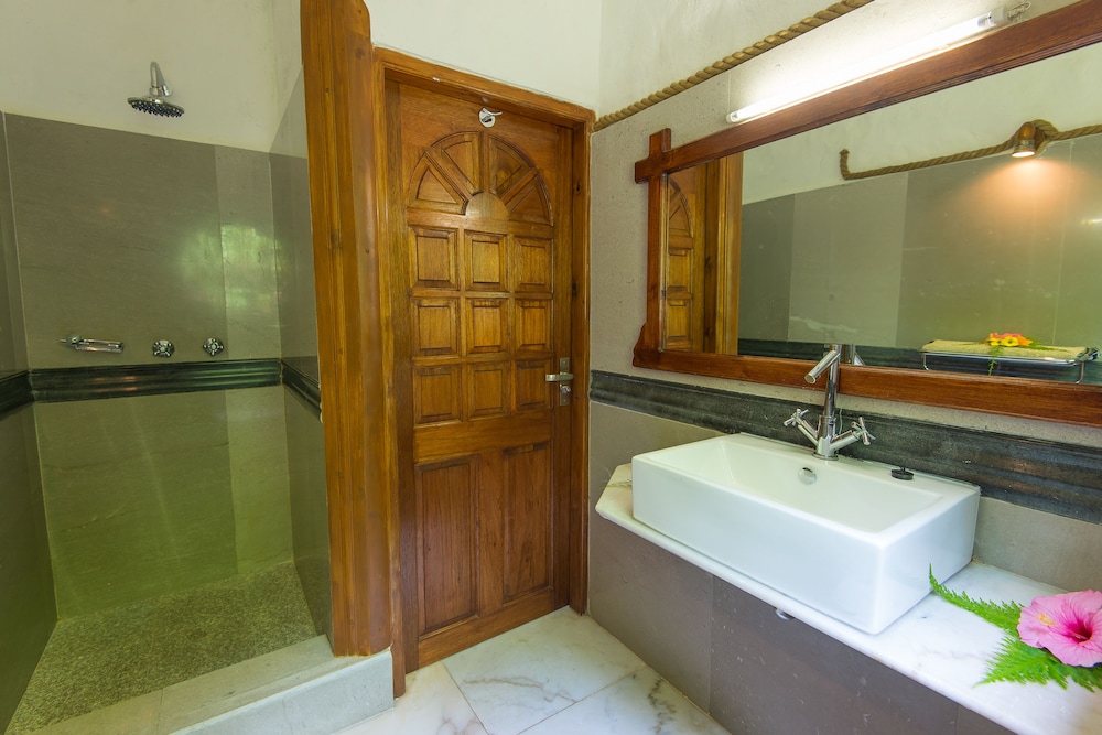 COLIBRI GUEST HOUSE(M) 53/54