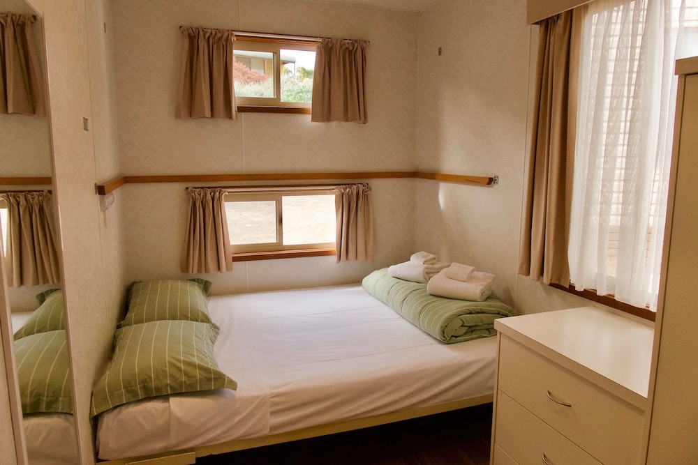 2 Bedrooms, Cabin, 1 Queen and 1 Double Bed