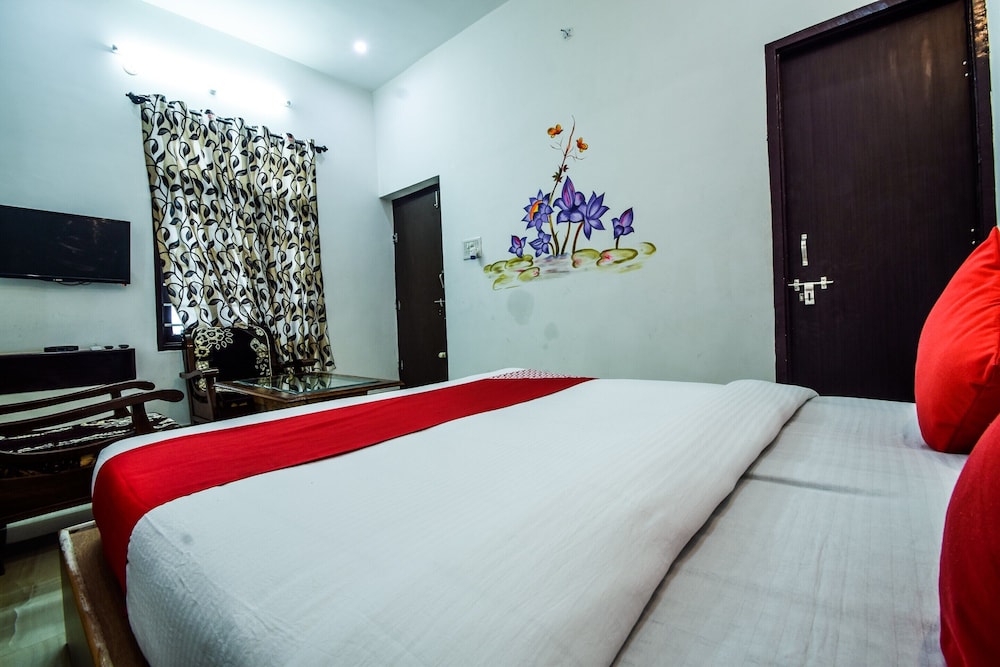 Oyo 10682 Hotel Blue Lotus 10/17