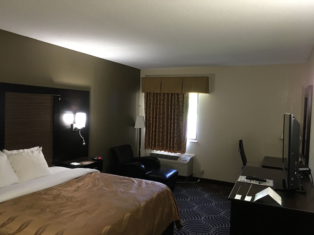 Quality Inn and Suites Florence Cincinnati South 25/48