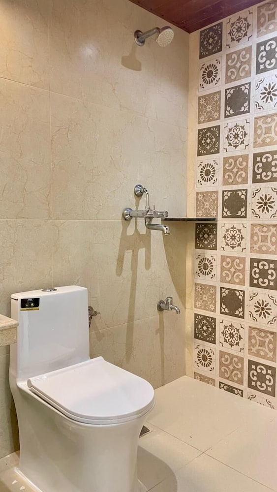 Monarch Suites 38/40