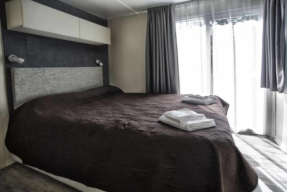 2 BEDROOMS, DELUXE, FAMILY, BUNGALOW, KITCHENETTE