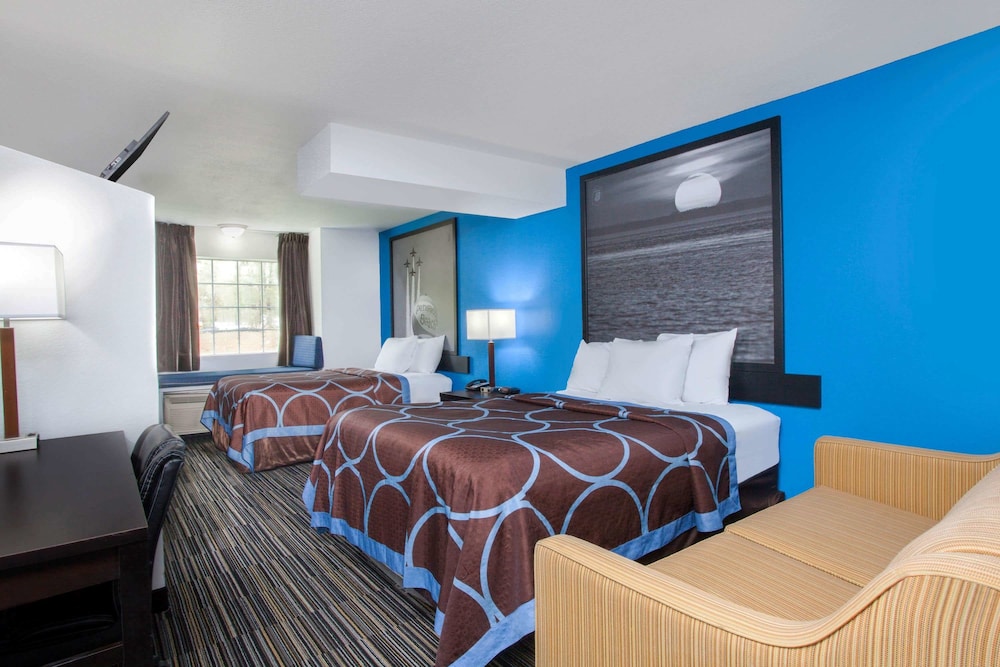 Super 8 By Wyndham Pensacola 16/49