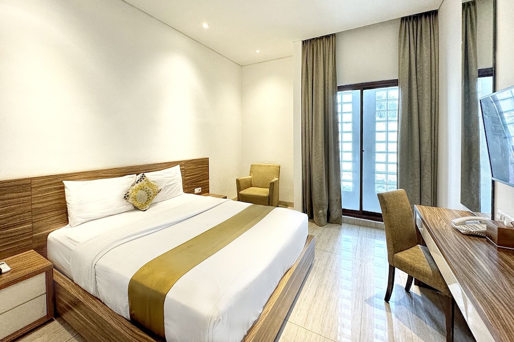 EXECUTIVE, DOUBLE OR TWIN BED