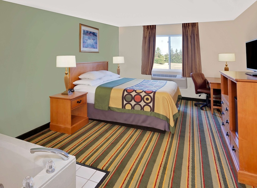 Super 8 by Wyndham Mt. Pleasant 4/23