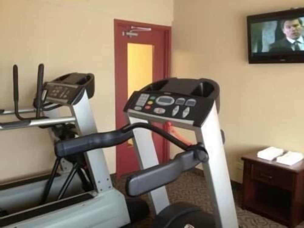 Travelodge by Wyndham Winnipeg Airport West 16/26