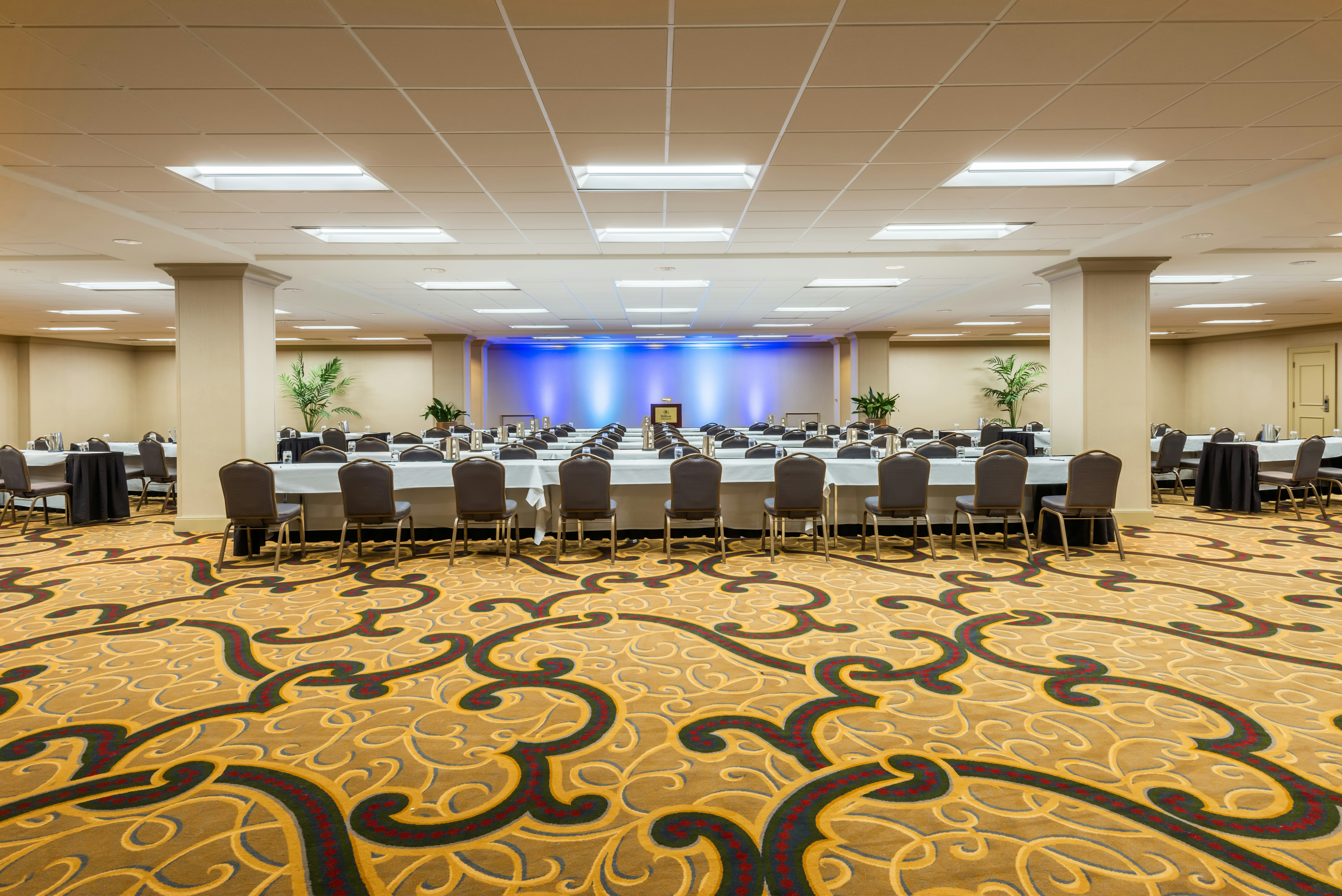 Hilton Indianapolis Hotel & Suites 42/45