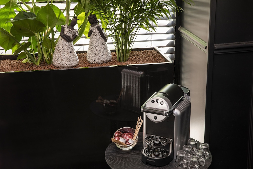 Hotel Elysee Regencia 25/50
