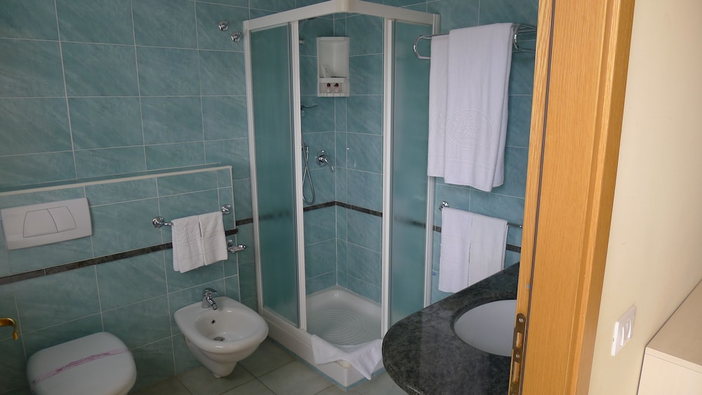 Kings House Hotel Resort 45/46