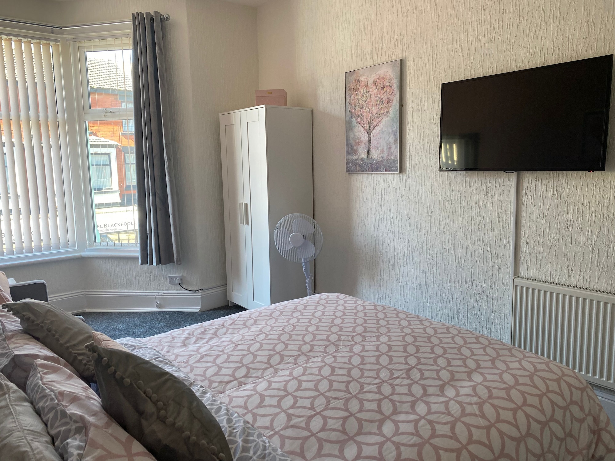 DELUXE, DOUBLE BED