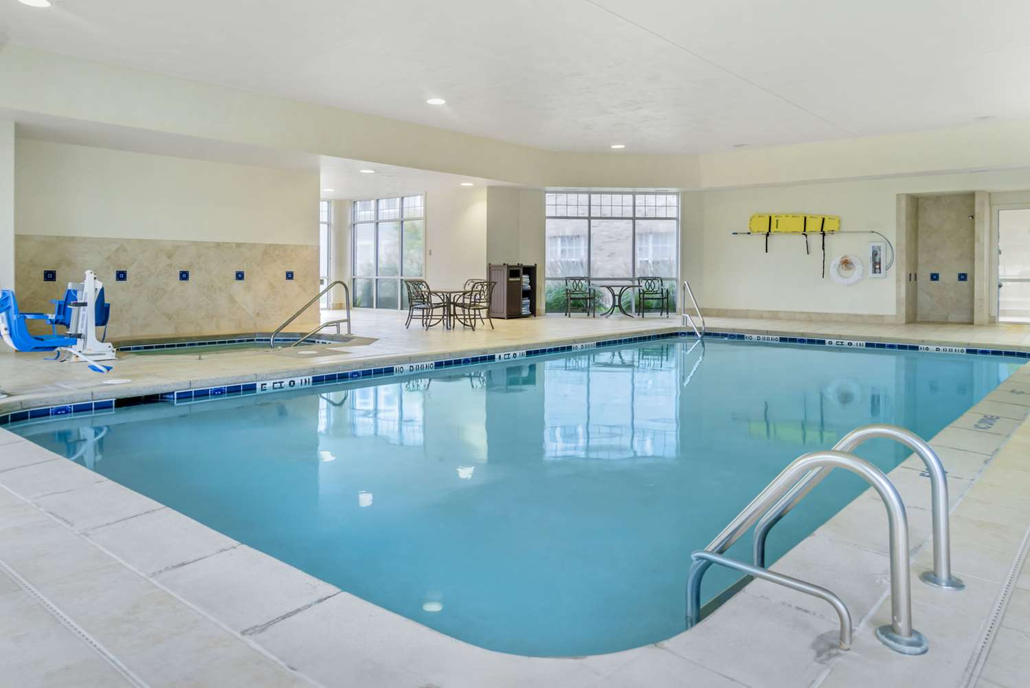 swimming pool spa