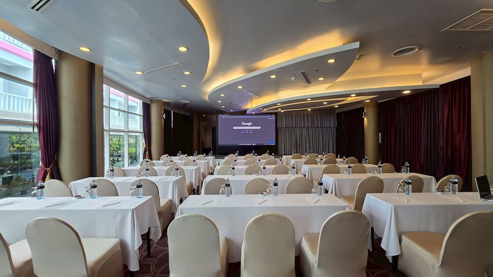 Amaranth Suvarnabhumi Hotel 33/49