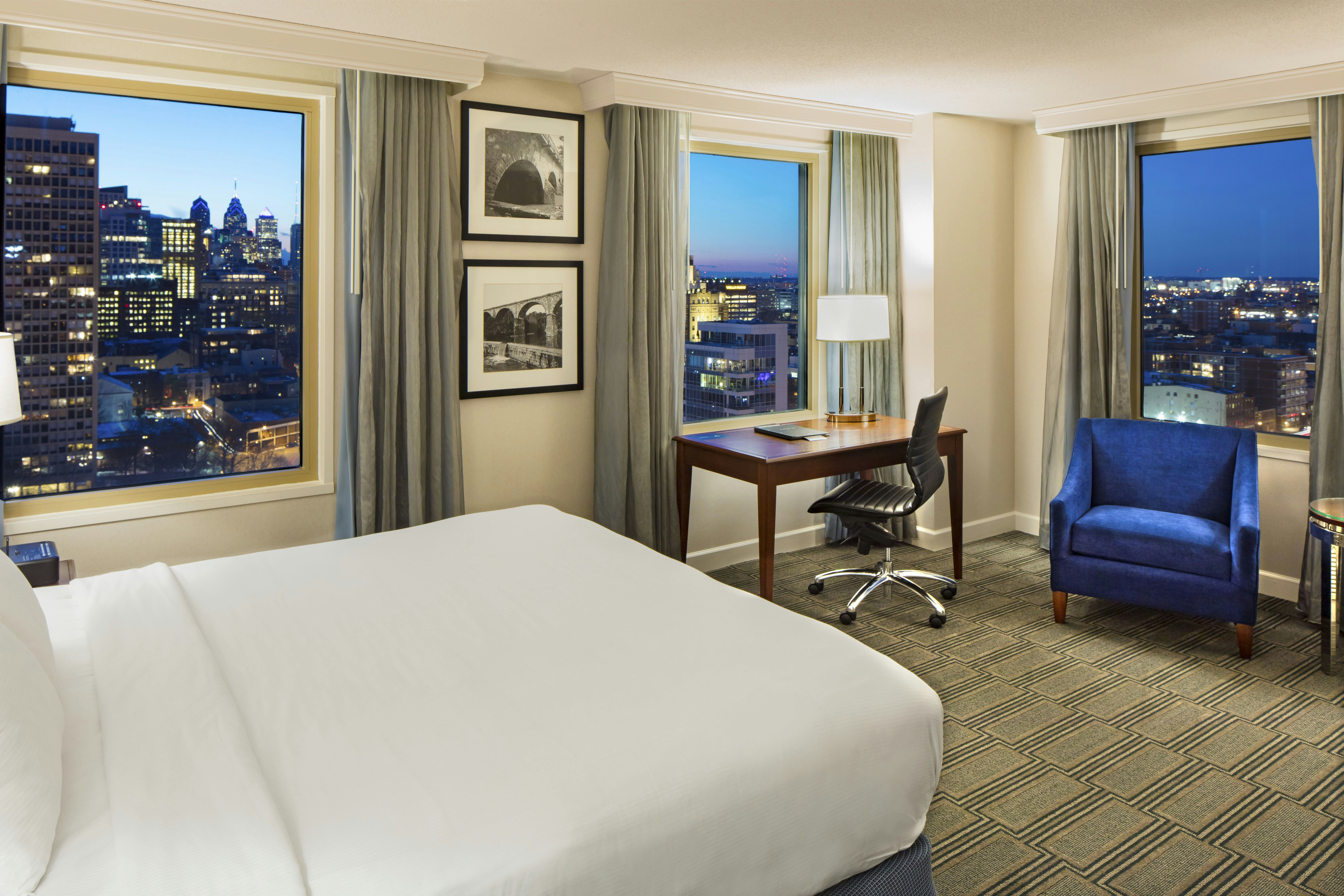 ROOM, KING BED, CITY VIEW