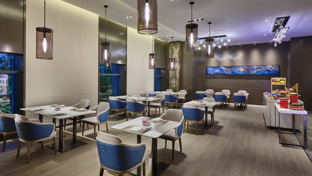 Crowne Plaza Wuhan Development Zone 66/82
