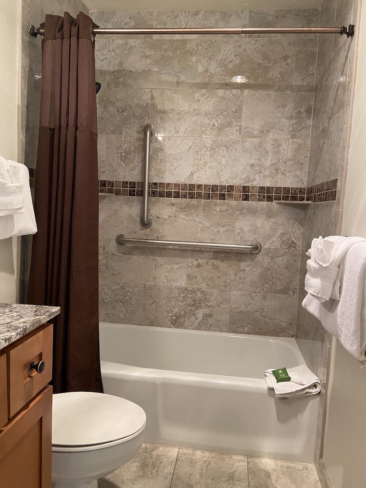 1 BEDROOM, CONDO, STANDARD