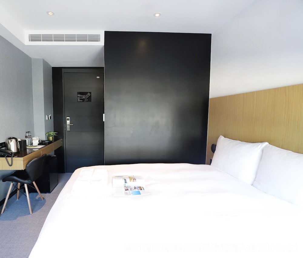Slow Town Hotel 18/67