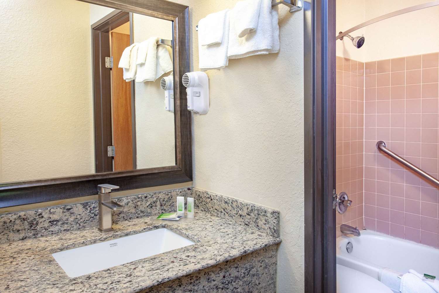 Americinn By Wyndham Cloquet 33/34
