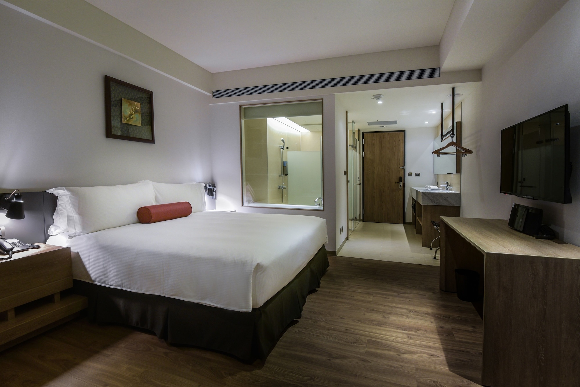 DELUXE, KING BED