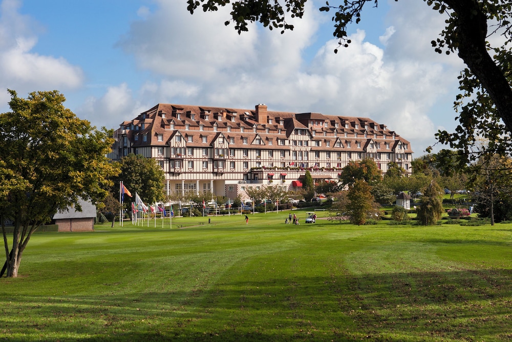 Hotel Barriere L Hotel Du Golf 64/75